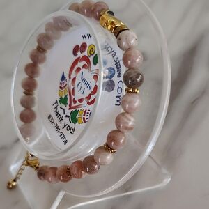 Elegant Beaded Bracelet with Gold Accents